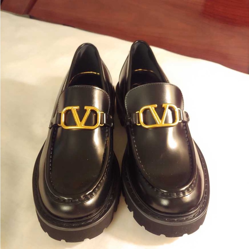 Valentino woMen's Black Loafers with Gold Logo genuine leather size 37